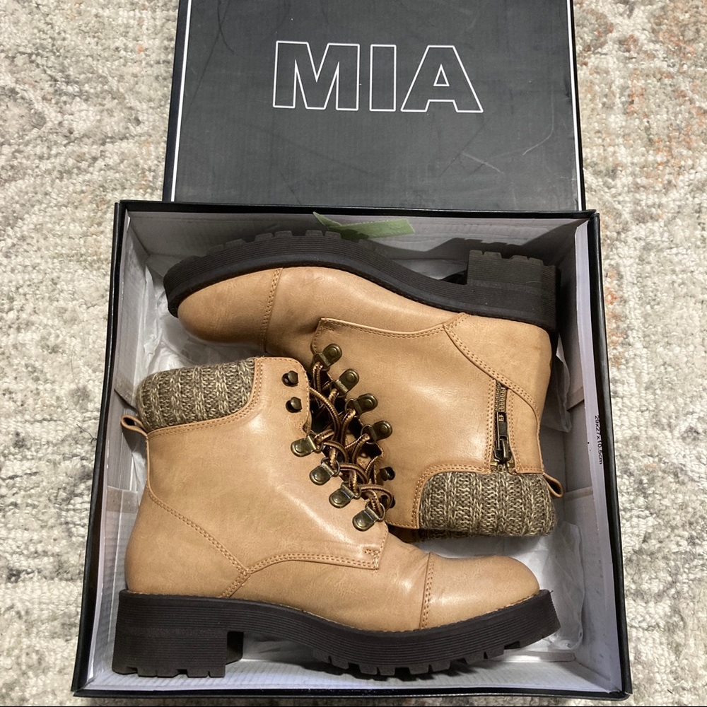 MIA pull-on ankle boots